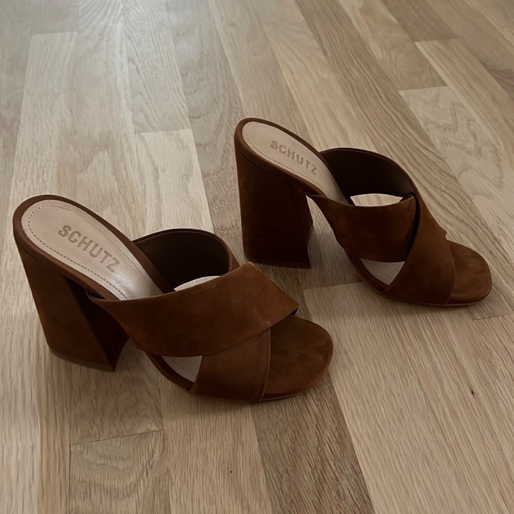 Schultz sandal